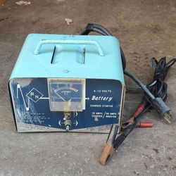 Vintage 12 / 6 volt battery charger with boost.