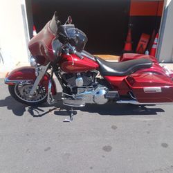 Harley Davidson Electra Glide 2010. 7200$obo 