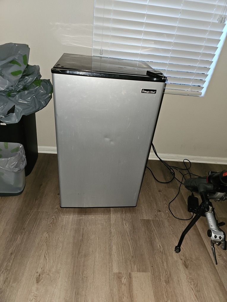 Magic Chef Mini Fridge