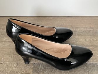Brand New Woman’s Shoes, Size 8