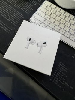 AirPods Pro (2nd generation) with MagSafe Charging Case (USB‑C)