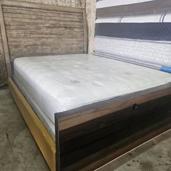 Queen bed with matress good condition $250