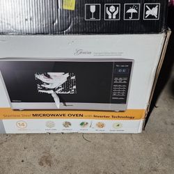 Panosonic 2.2 Cu Ft. Microwave