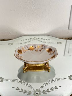 Hollywood regency vintage stylebuilt soap dish