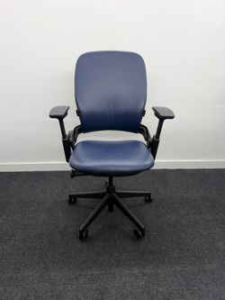 LIKE NEW STEELCASE LEAP V2 LEATHER CHAIR FULLY LOADED WITH ADJUSTABLE LUMBAR SUPPORT