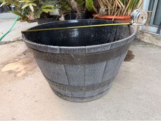 Quarter plastic wine/whisky barrel planter