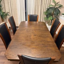 Wooden Dining Table with 6 Sturdy Chairs – Great Condition