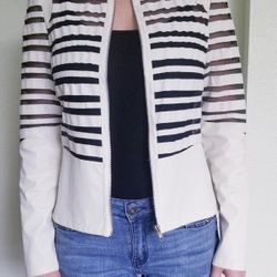 WHITE FAUX LEATHER JACKET SIZE SMALL