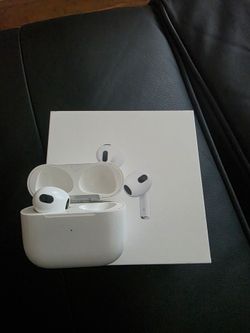 Apple AirPods (3rd generation) with lightning charging case
