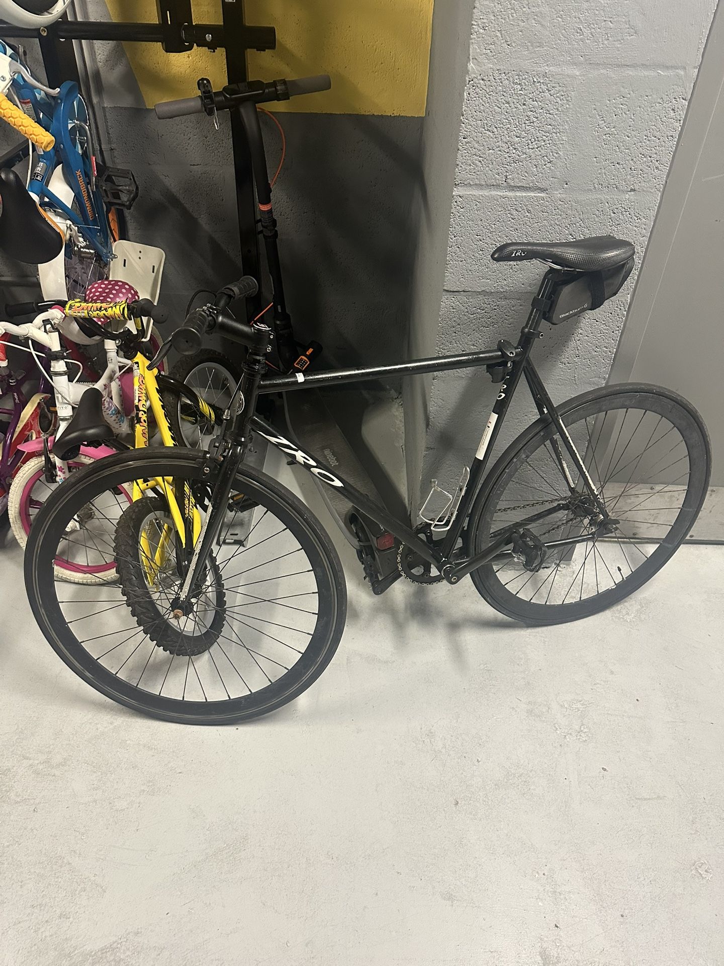 IRO Single-Speed Road Bike + OnGuard Lock + Bonus Brakes 