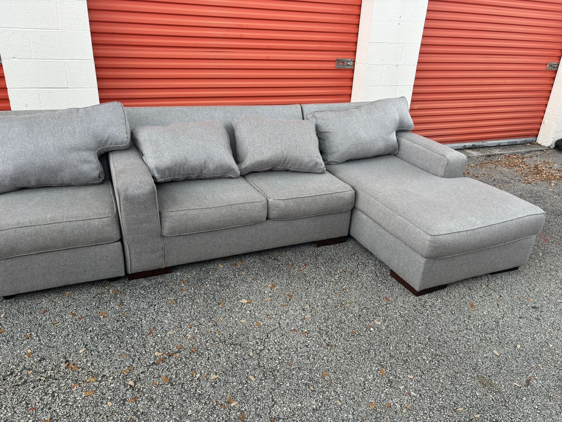 (DELIVERY ‼️) Grey Sectional Couch