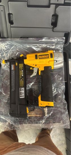 DeWalt Pneumatic Finish Nailer
