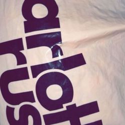 2 Bags Of Clothes $6 / 2 BOLSAS DE ROPA $6