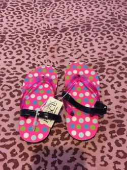 Place flip flops size 10-11c