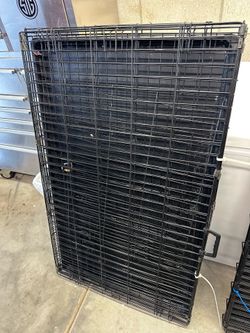 Kennel with tray