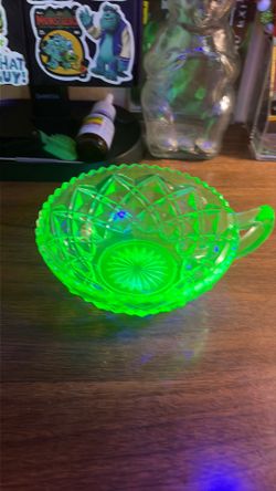 Vintage Vaseline Glass Bowl/Cup Antique Decorative