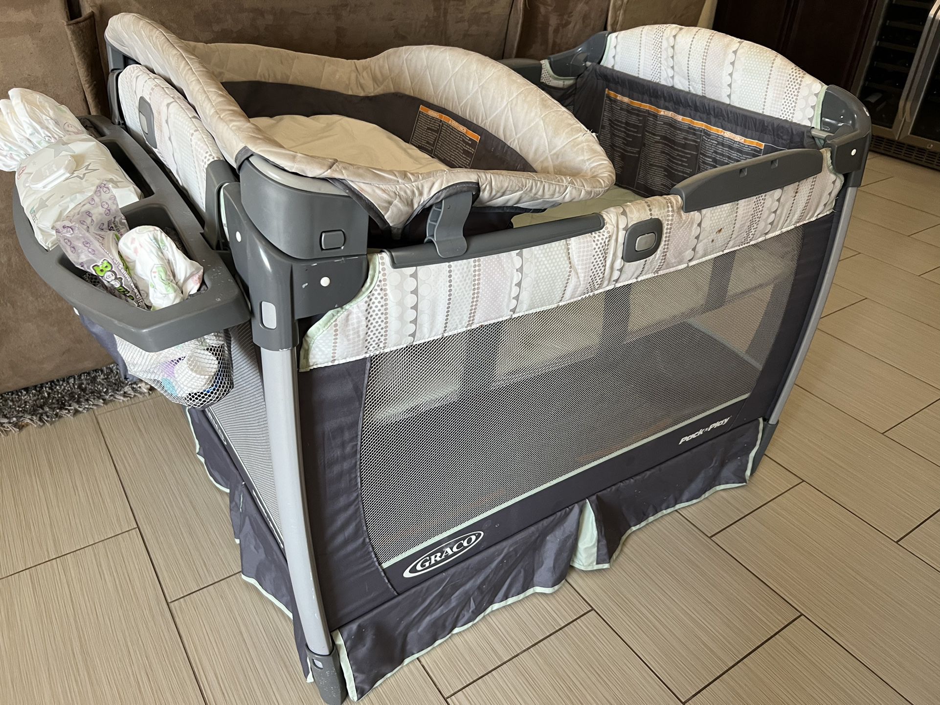 Gracco Pack n Play With Changing Table, Caddy And Bassinet