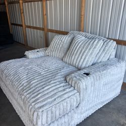New Ashley Stupendous White Chaise