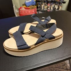 new womens high toe naot size 38/L7