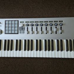 KORG KONTROL 49 MIDI STUDIO CONTROLLER
