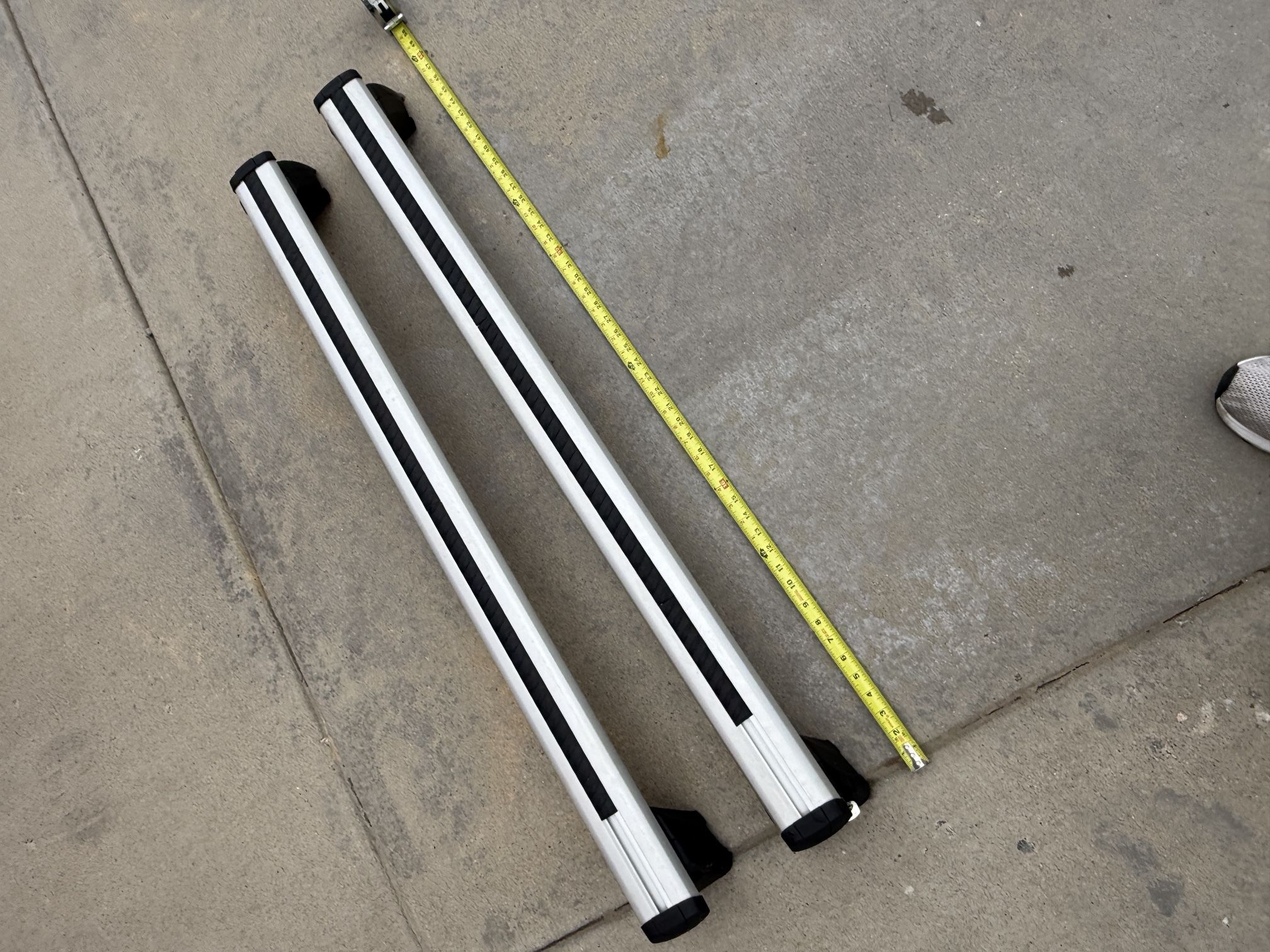 Thule roof rack Volvo branded with locks and key