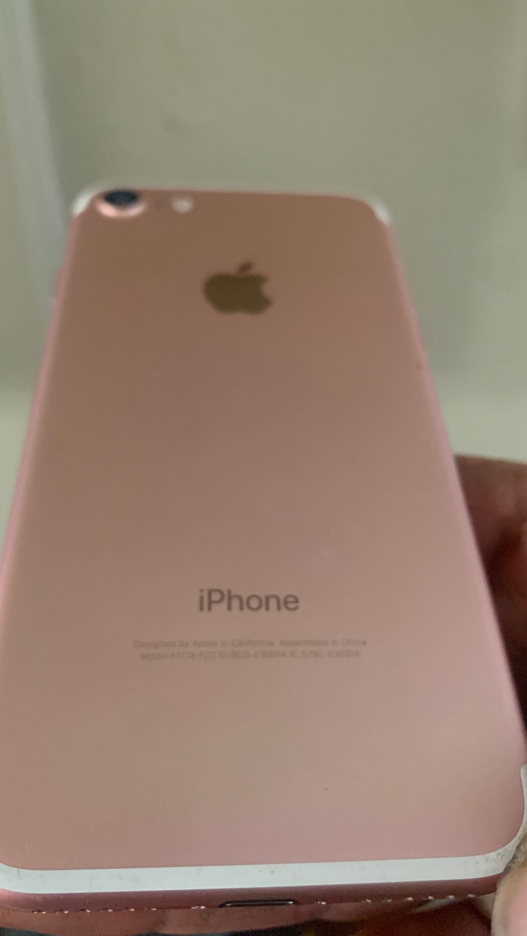 New iPhone 7 pink 32 G Factory Unlocked any carrier