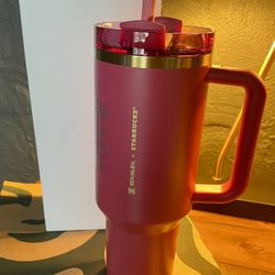 Stanley X Starbucks 40 oz Quencher with Gold - Sold Out!!!