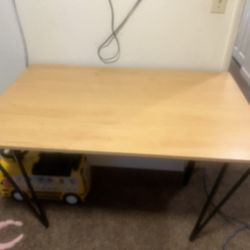 Table 27”1/2 X43”1/2