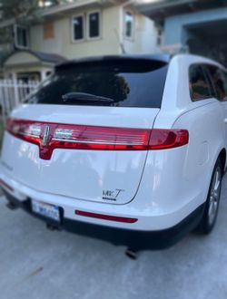 2011 Lincoln MKT