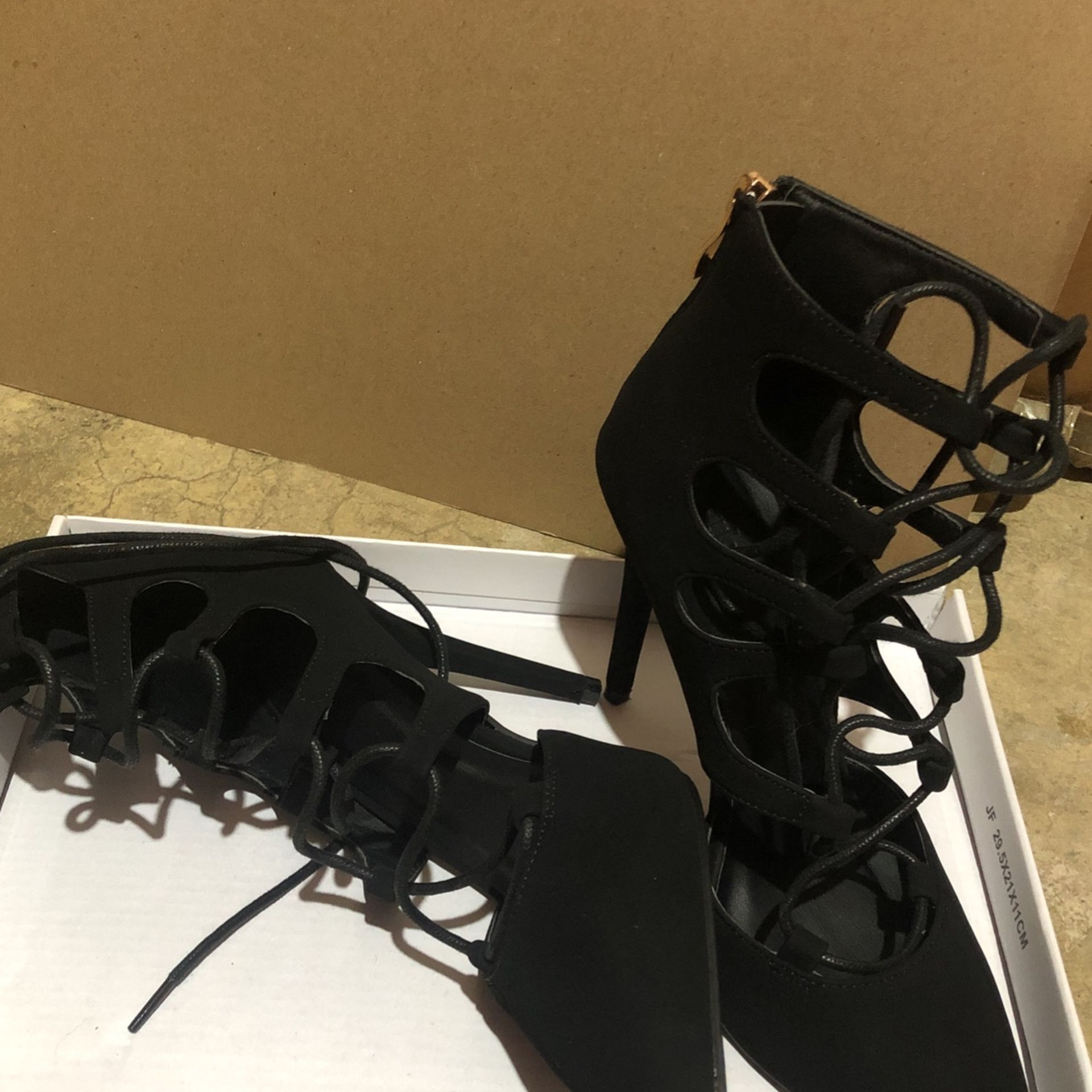 New Black Lace up Heels 6.5