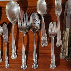 Rogers & Bro International Silver Daybreak Elegant Lady Silverplate, Service For Six