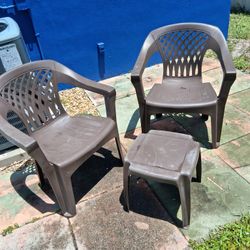  Big Easy Outdoor Chairs And Table 