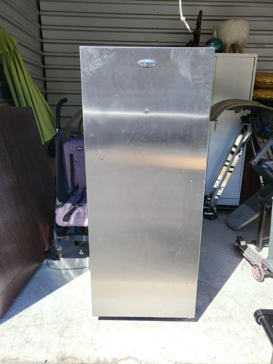 Stand Up Deep Freezer 80 for Sale in Lawrenceville, GA OfferUp