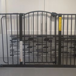 Puerta de seguridad extra ancha Regalo Home Accents de 42 x 30 pulgadas, de metal bronce, con montaje a presión.