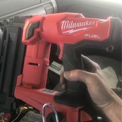 18 gauge Milwaukee cordless finish nailer