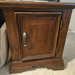 2 Matching End Tables