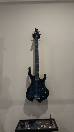 Base guitar