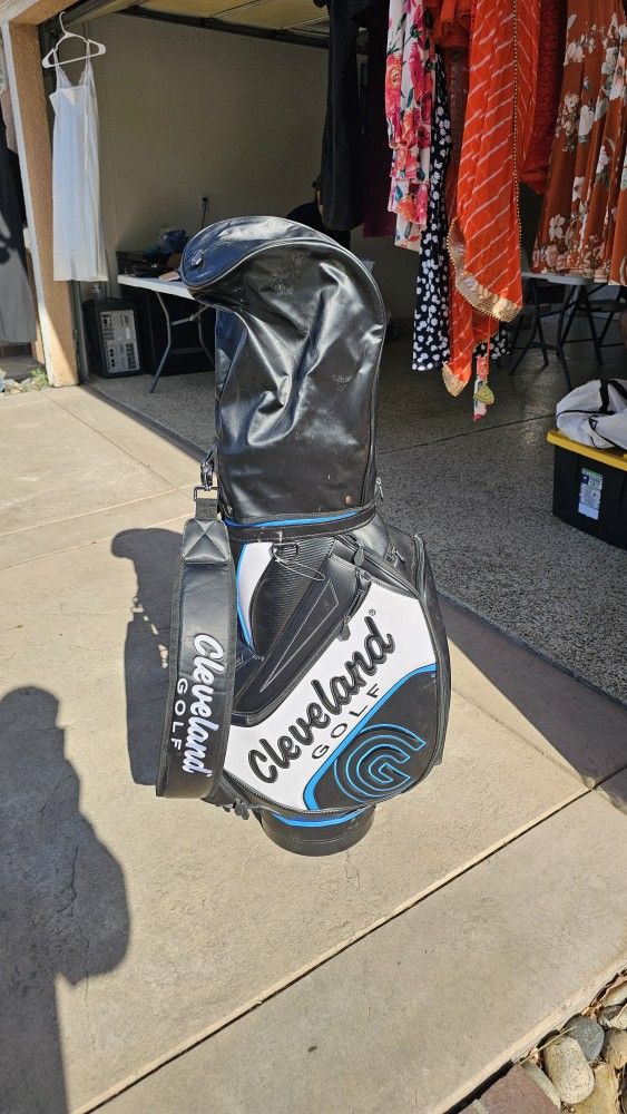 Standing Golf Bags
Cleveland 2017 CG Staff Bag