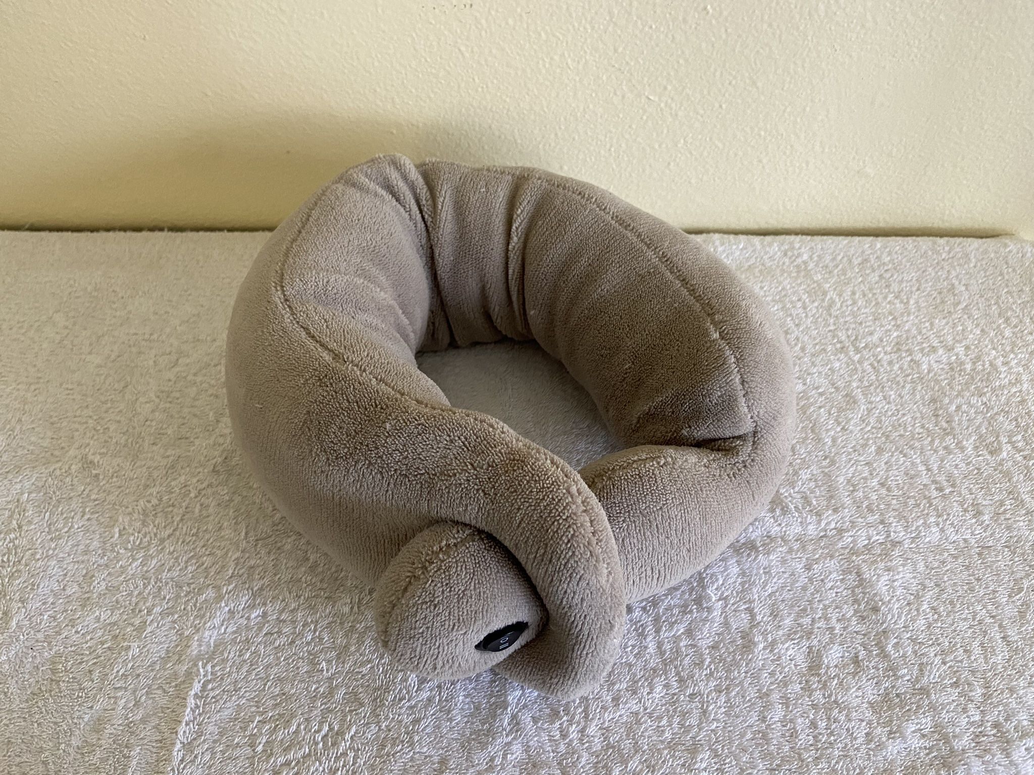 Massaging Neck Pillow/Wrap