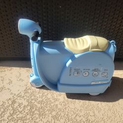 Kids Toddlers Skootcase Ride On Wheels Suitcase Travel Luggage Blue Vespa Style Riding Scooter