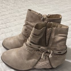 Jelly Pop shoes - Valencia boots - size 11M- distressed faux suede - Jelly Pop