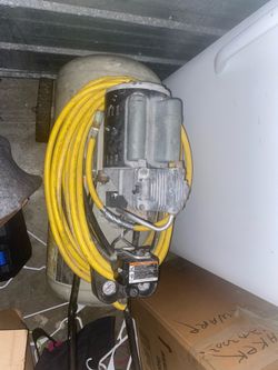 Portable air compressor