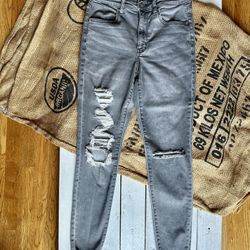 Women’s (6) American Eagle black weathered jeans  