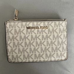 Michael Kors Card Holder With Key Ring. 