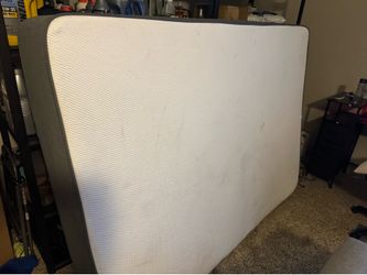 Queen size Casper memory foam mattress. Soft af