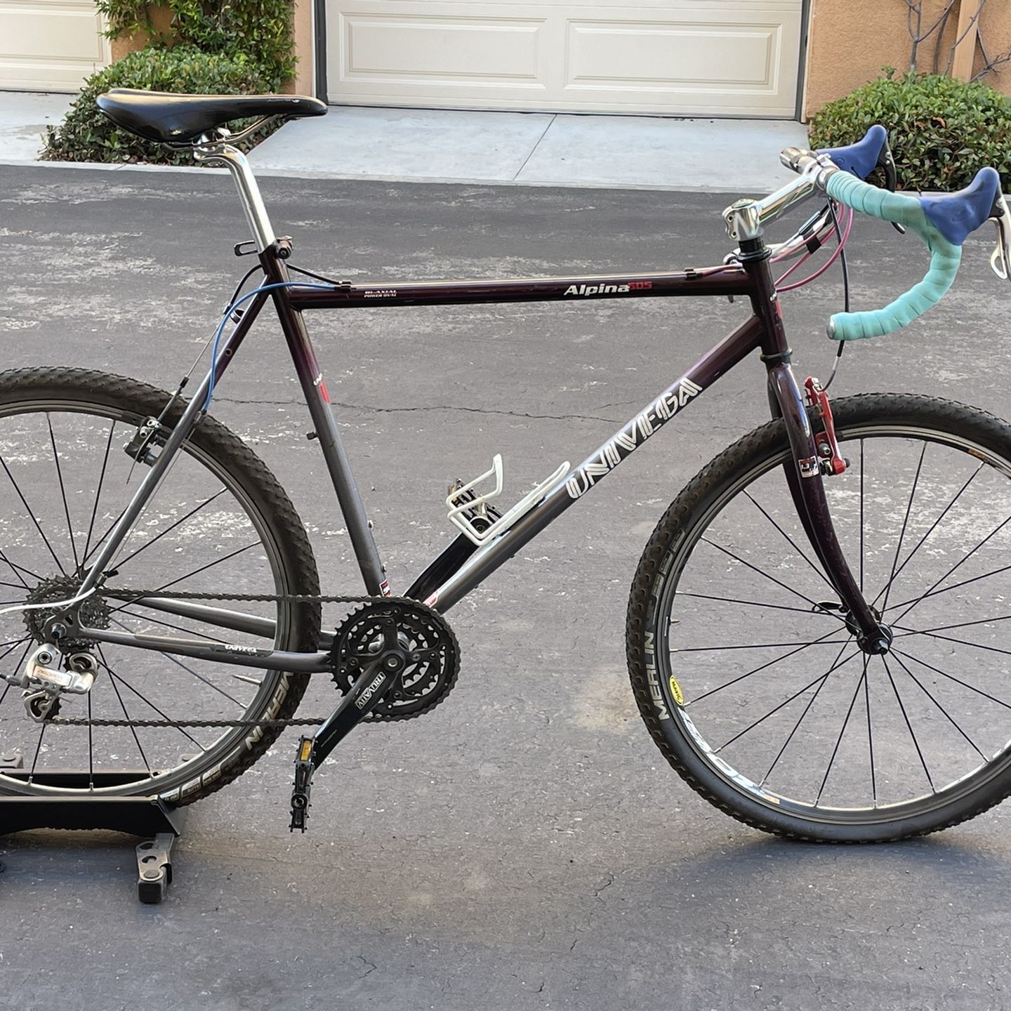 Univega gravel responisve bike