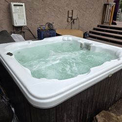 Hot Tub 80x80