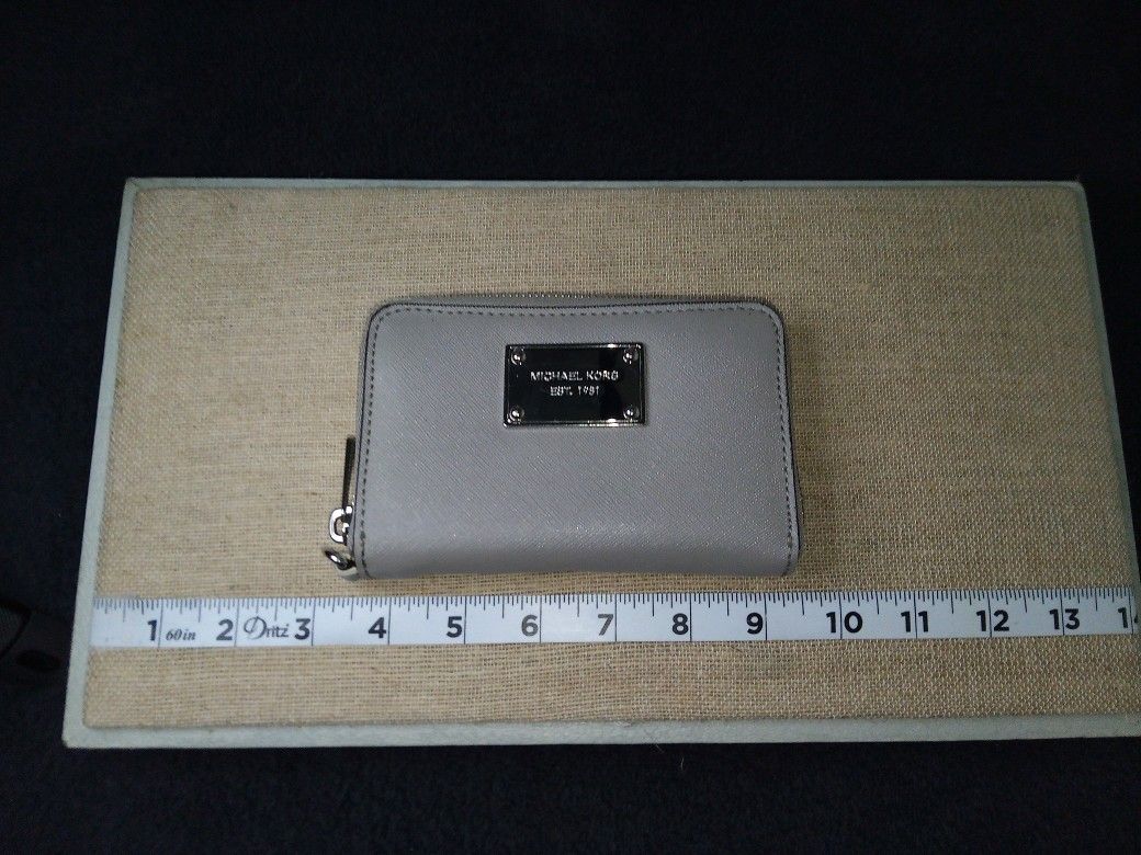 Michael Kors Gray Wristlet Wallet – Zip Around