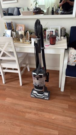 Shark vacuum cleaner with attachment works perfect and condition