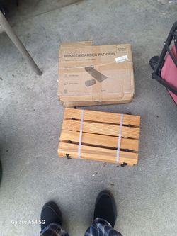 Wood side walksteps new in box 4 foot longeach